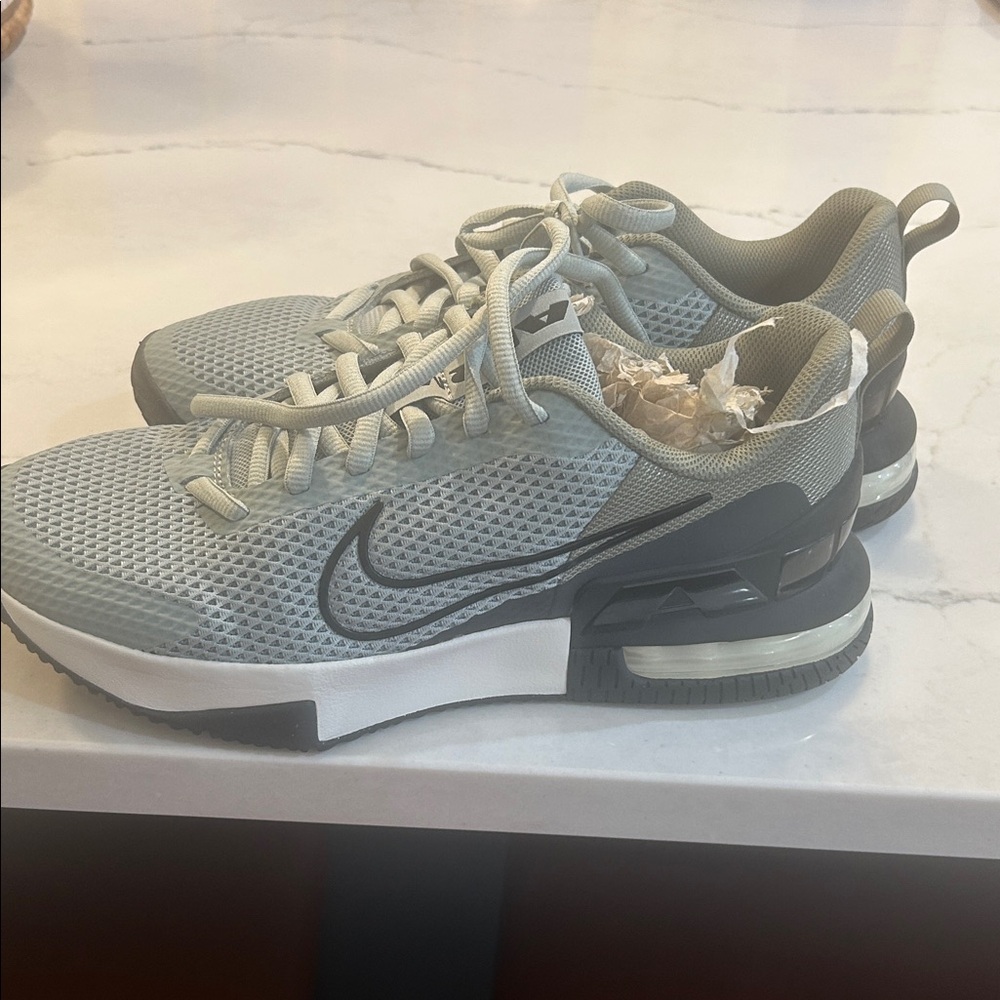 Brand new never worn NIKE MENS AIR MAX  GRAY